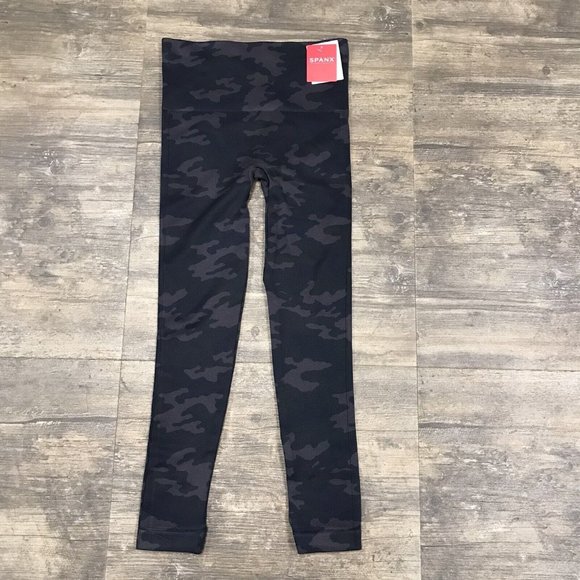 NWT Spanx By Sara Blakely Look At Me Now Leggings Black Camo size XS $68 - Picture 1 of 8